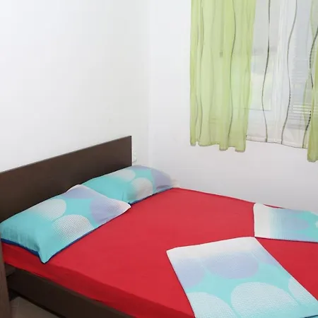 With A Parking Space - 5814 Appartement Vodice