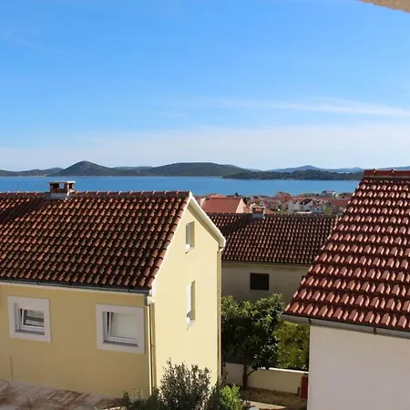 With A Parking Space - 5814 Appartement Vodice